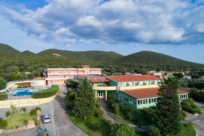 Lu' Hotel Porto Pino Hotel 4*