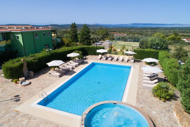 Hotel Lu' Porto Pino 4*