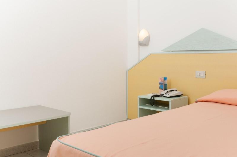 Lu'hotel Porto Pino 4*