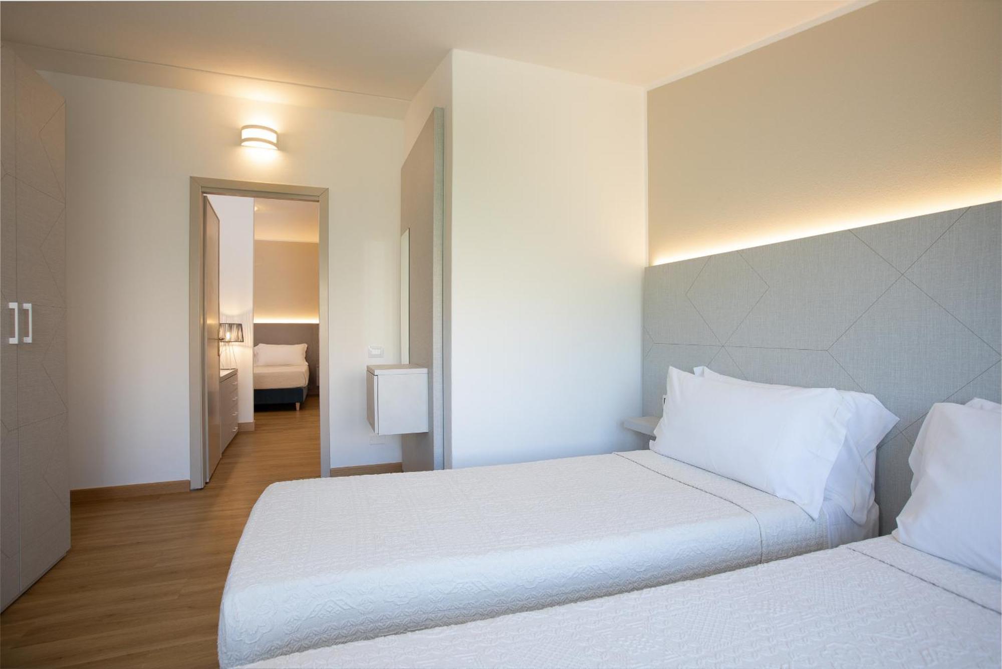 Hotel Lu' Porto Pino 4*