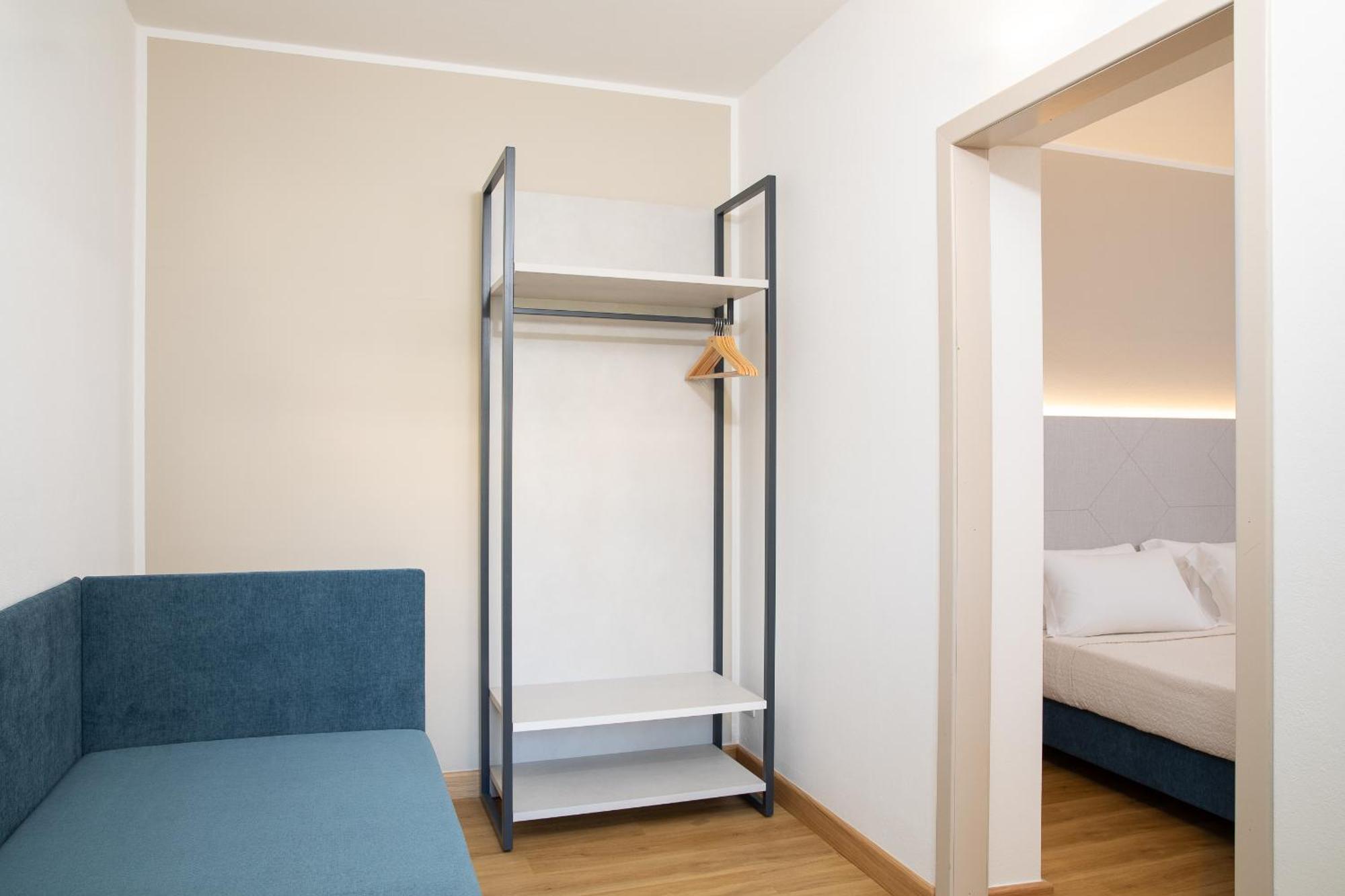 Lu' Porto Pino Hotel